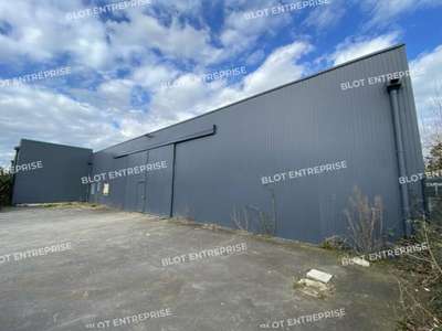 A vendre local d'activités 610m² à Saint-Grégoire