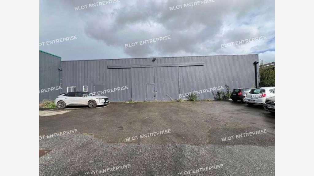 A vendre local d'activités 610m² à Saint-Grégoire