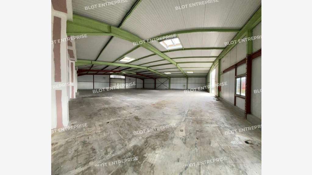 A vendre local d'activités 610m² à Saint-Grégoire