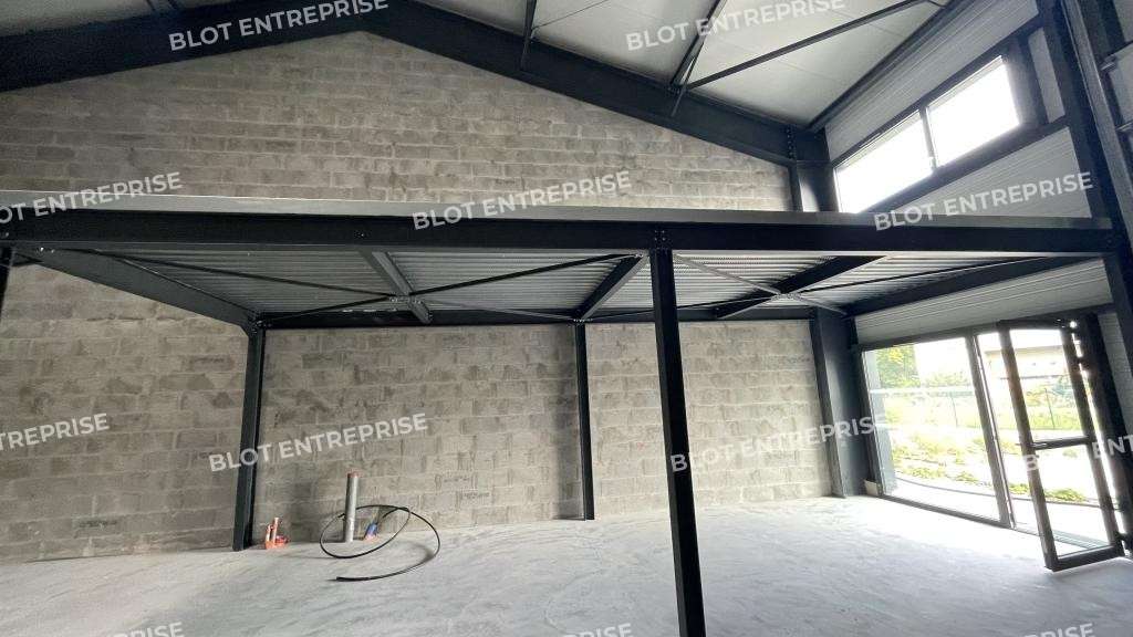 Vente local d'activité 120m² à Saint-Molf