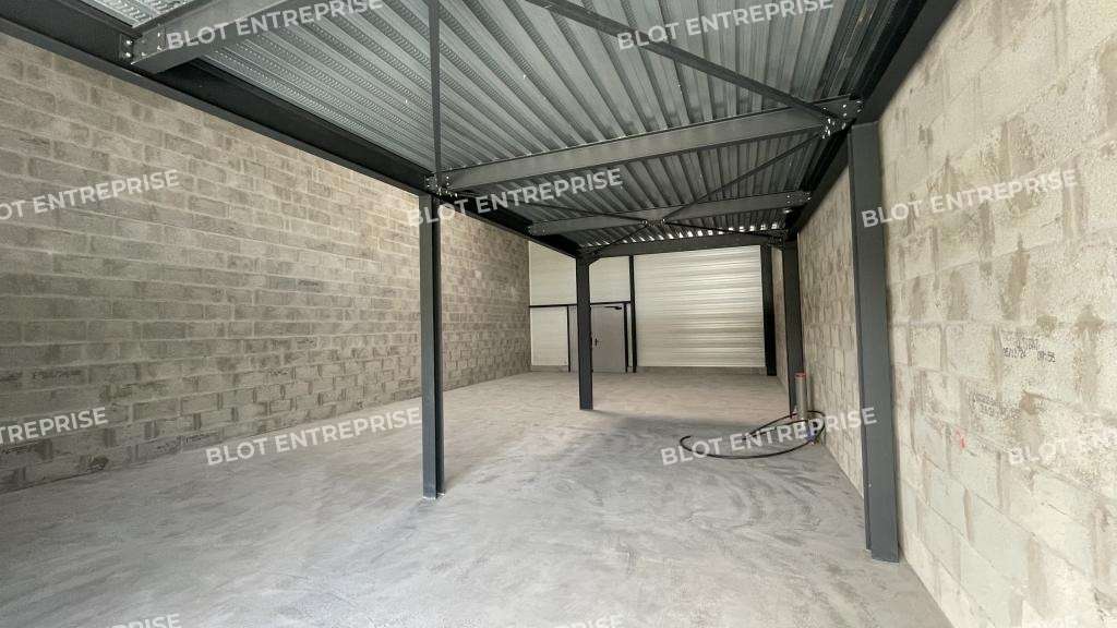 Vente local d'activité 120m² à Saint-Molf