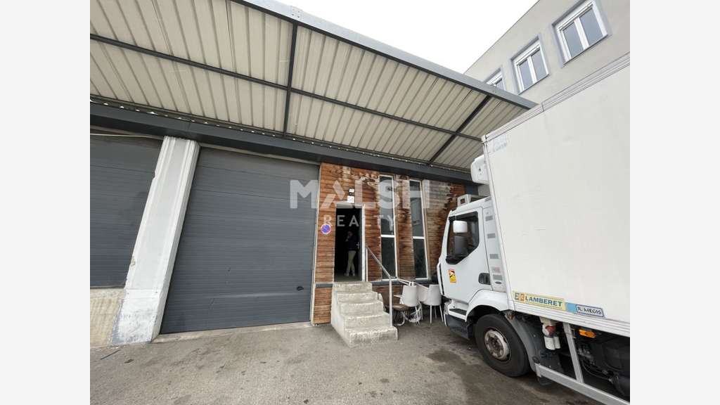 Vente local 215m² ZA Vénissieux Corbas St Priest