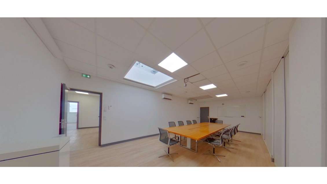 Vente local d'activités 300m² à Vaux-le-Pénil