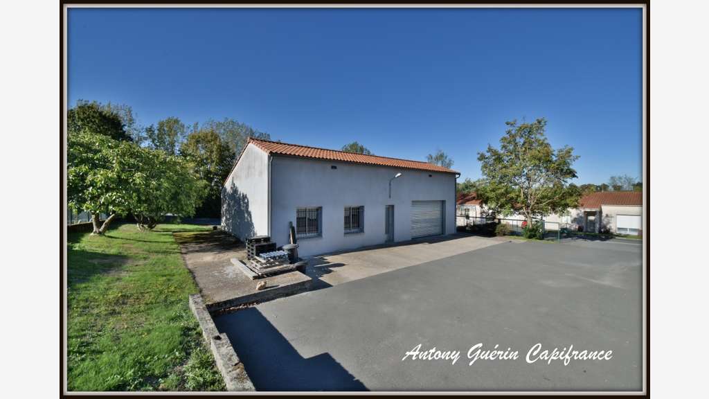Vente local artisanal 120m² à La Gaubretière