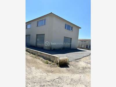 Vente très beau local artisanal 198m² à Montauroux
