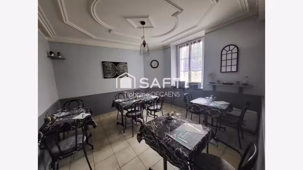 AV bâtiment bar restaurant à Château-la-Vallière 