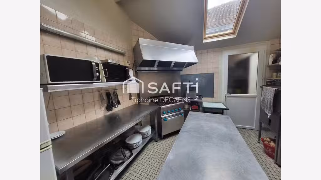 AV bâtiment bar restaurant à Château-la-Vallière 