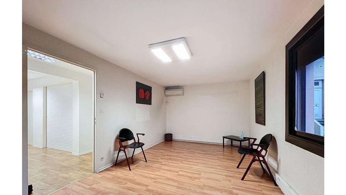 Vente local bureau de 117m² à Millau