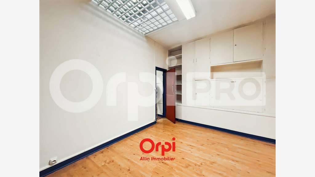 Local professionnel 48m² à vendre à Montluçon