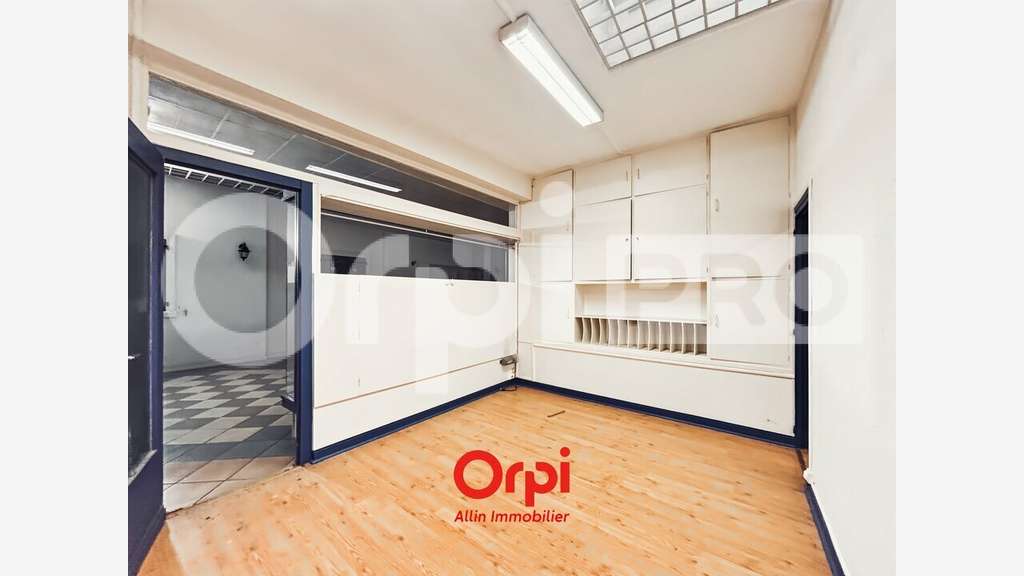 Local professionnel 48m² à vendre à Montluçon
