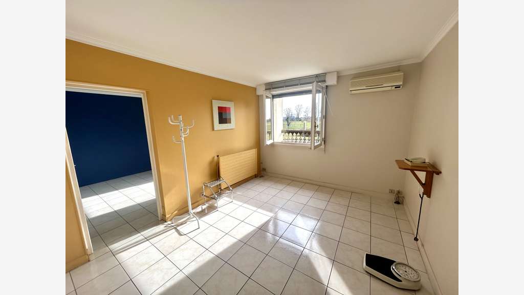 ENSEMBLE DE 3 BUREAUX AVEC PARKING