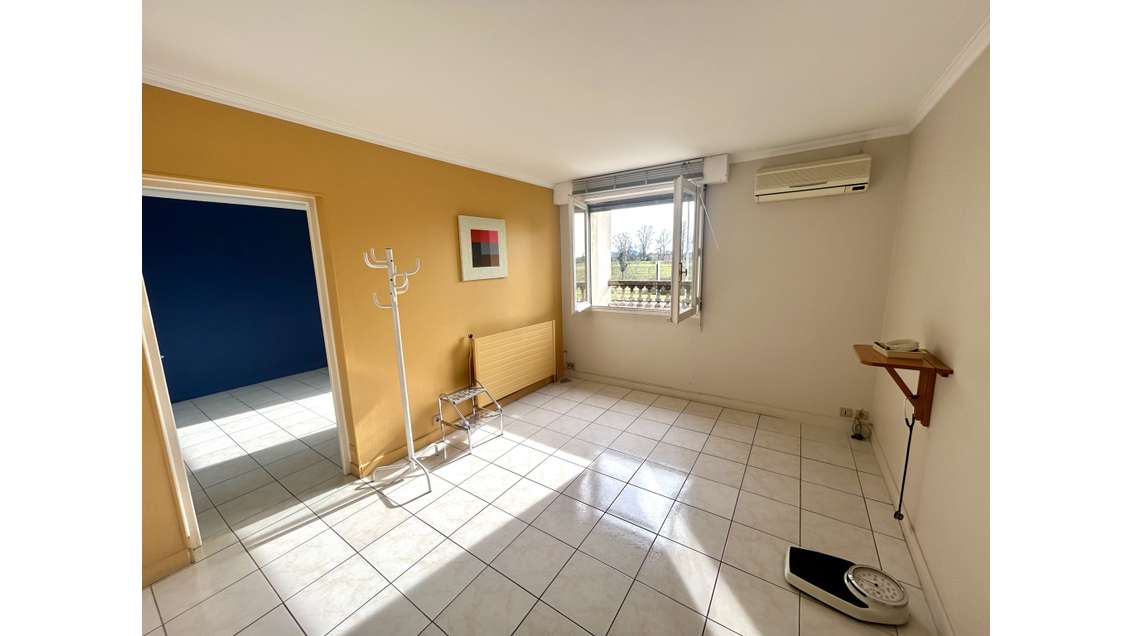 Vente local 3 bureaux avec parking à Montélimar