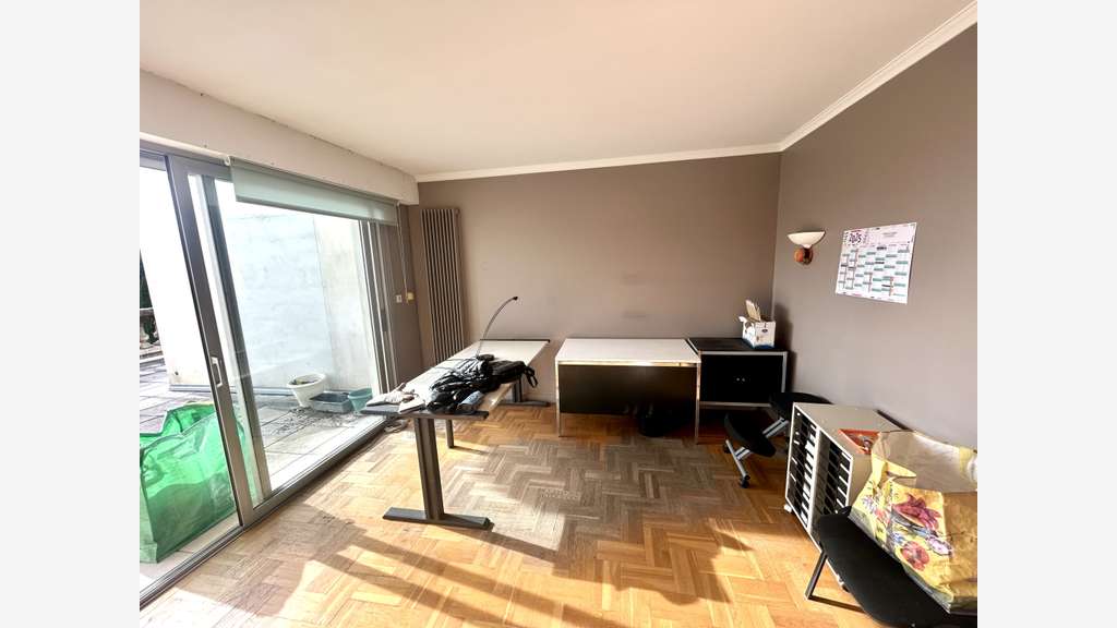ENSEMBLE DE 3 BUREAUX AVEC PARKING