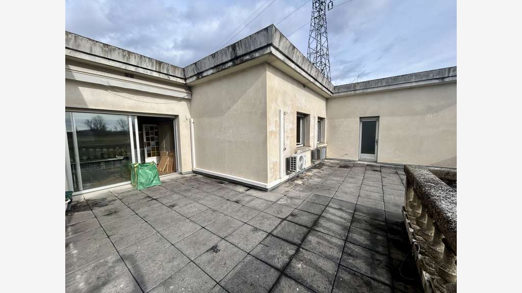 ENSEMBLE DE 3 BUREAUX AVEC PARKING