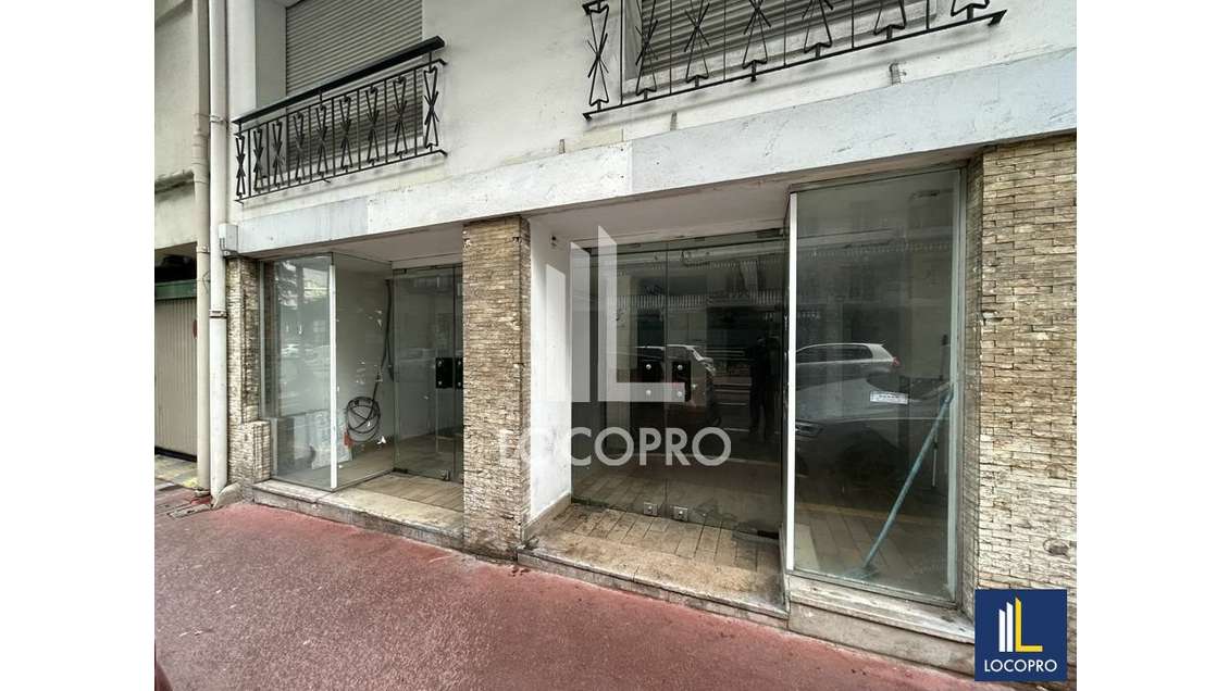 AV murs commerciaux libres 385m² à Cannes Carnot 