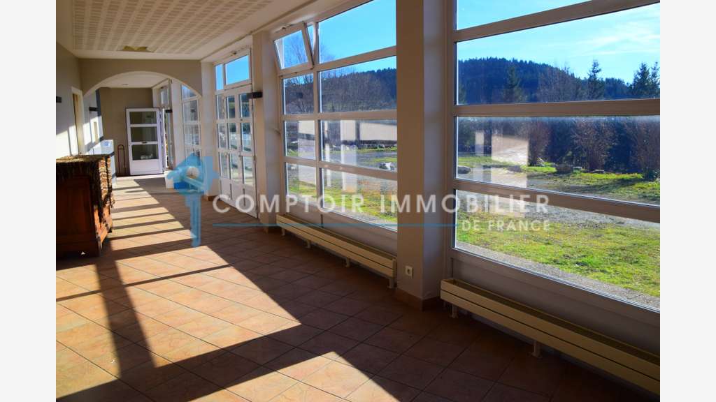 A vendre local commercial 307m² à Lanarce
