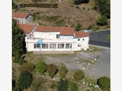A vendre local commercial 307m² à Lanarce