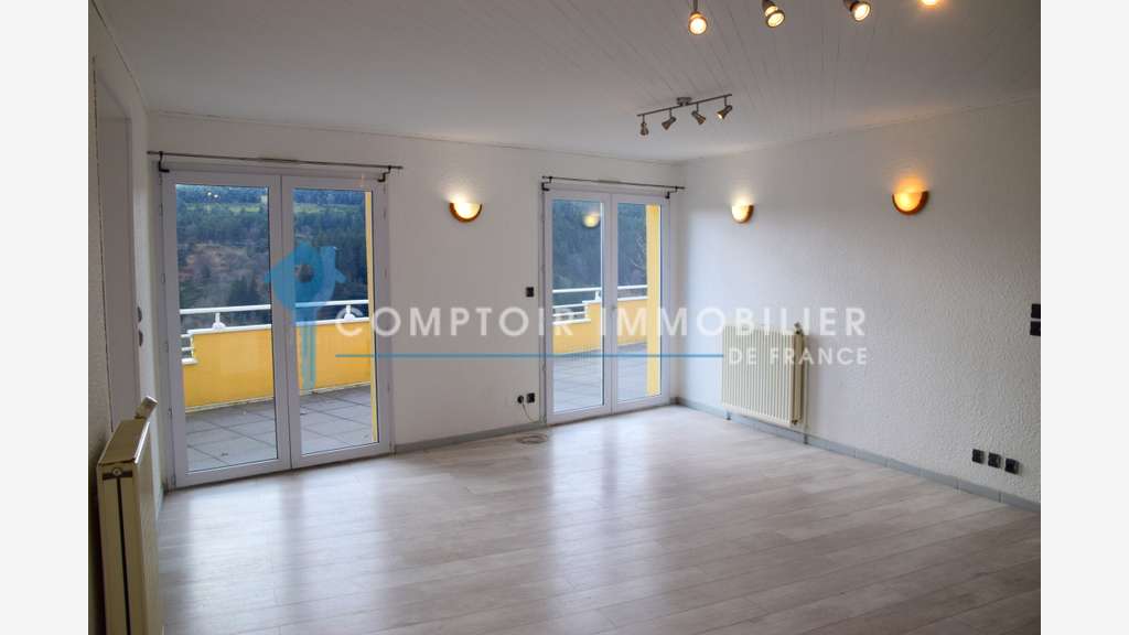 A vendre local commercial 307m² à Lanarce