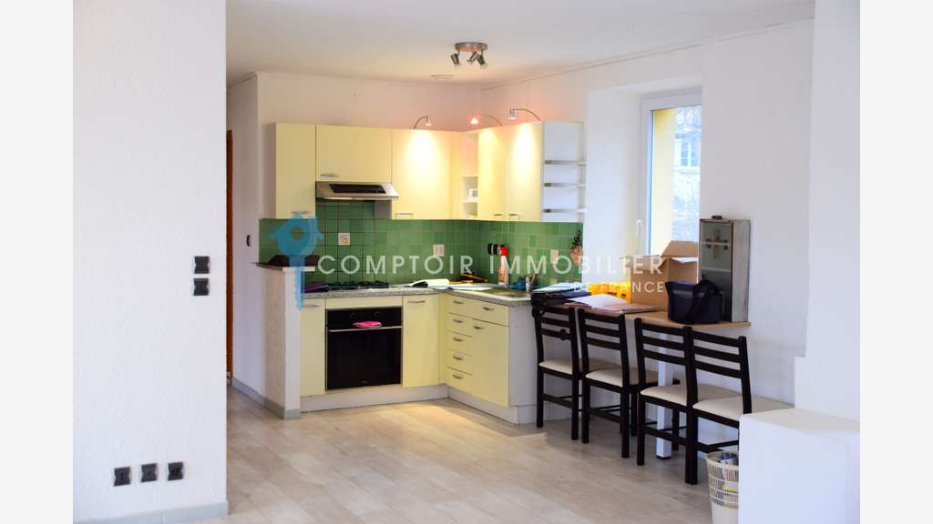 A vendre local commercial 307m² à Lanarce