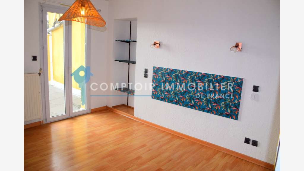 A vendre local commercial 307m² à Lanarce