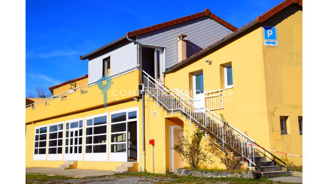 A vendre local commercial 307m² à Lanarce