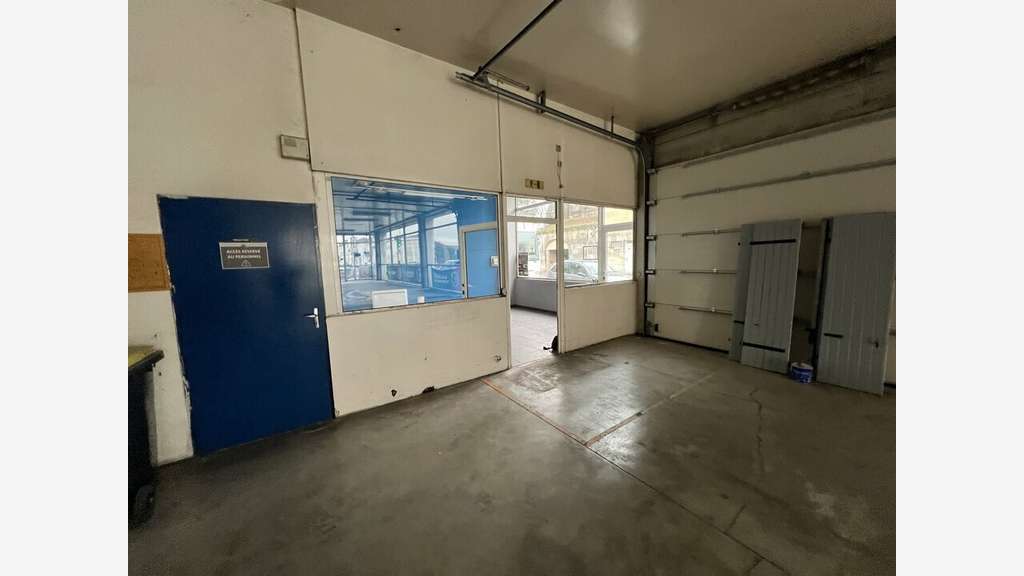 Local 406m² à vendre axe entrant majeur à Cognac