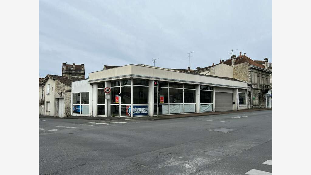 Local 406m² à vendre axe entrant majeur à Cognac