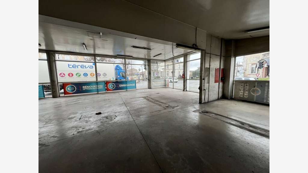 Local 406m² à vendre axe entrant majeur à Cognac