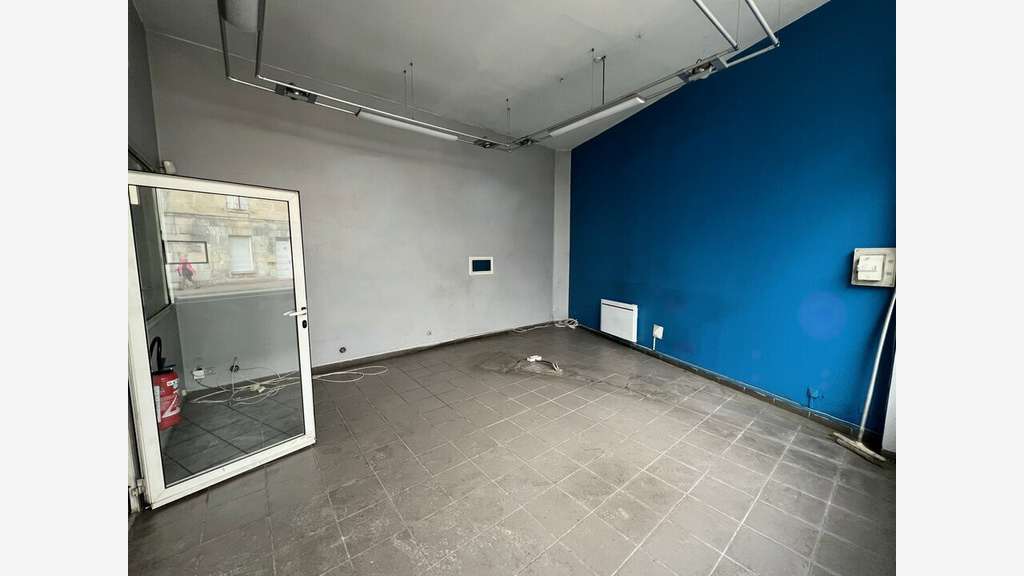Local 406m² à vendre axe entrant majeur à Cognac