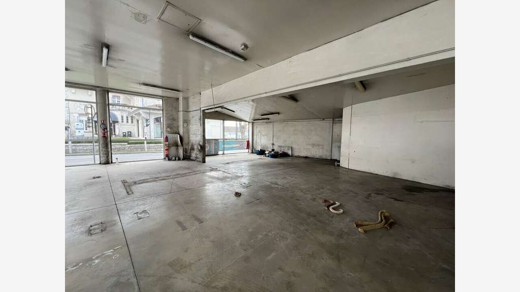 Local 406m² à vendre axe entrant majeur à Cognac