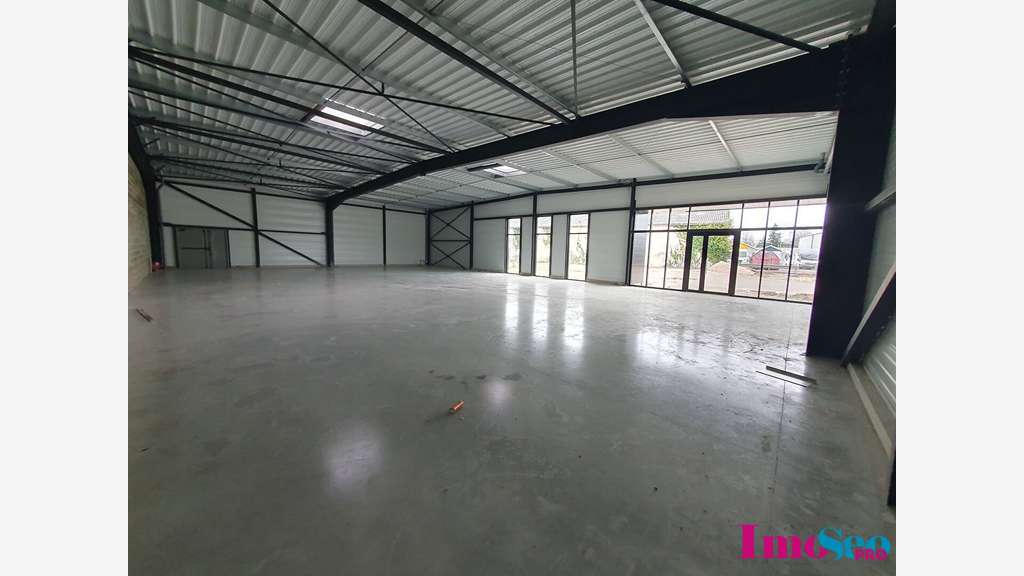 Local commercial de 350m² à vendre zc Ste Eulalie