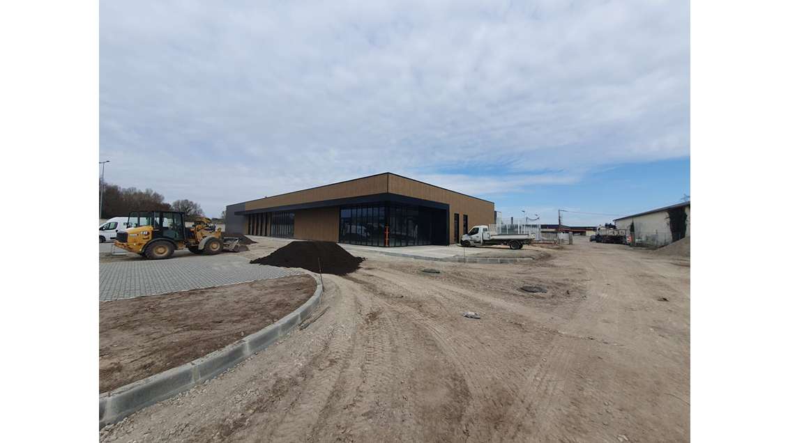 Local commercial de 350m² à vendre zc Ste Eulalie