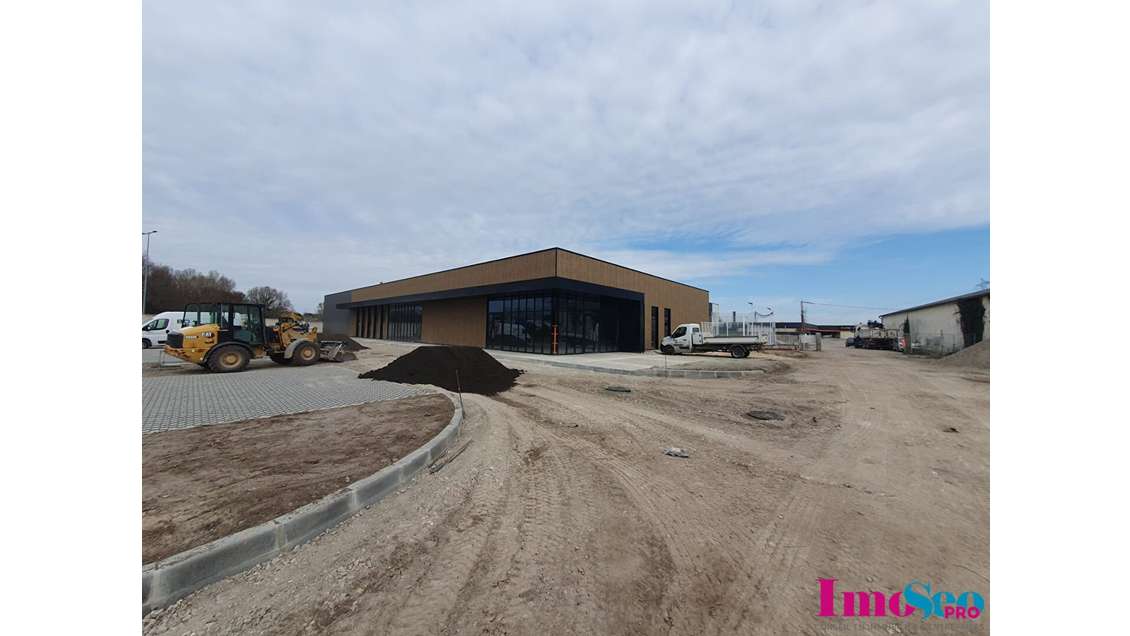 Local commercial de 350m² à vendre zc Ste Eulalie