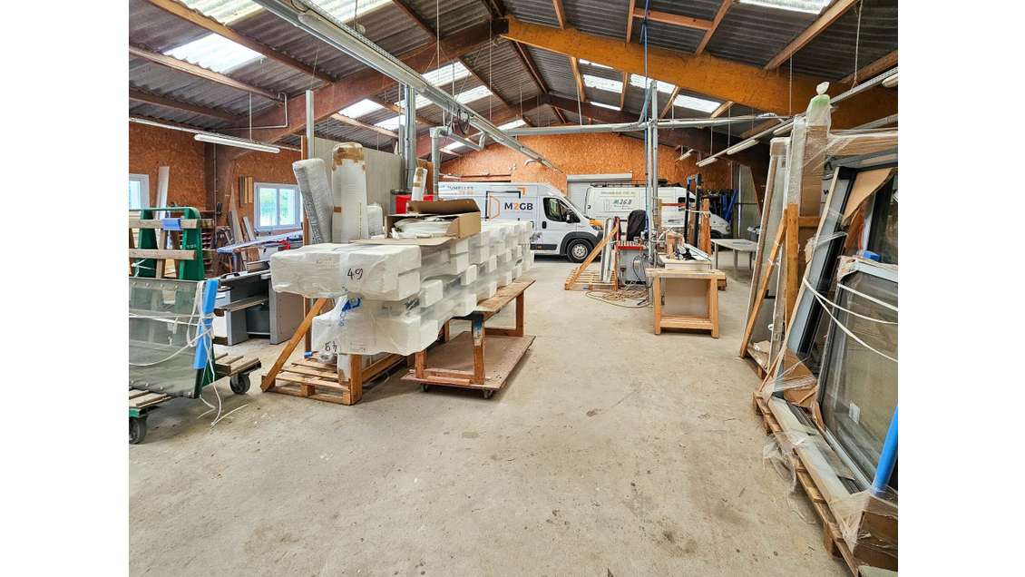 A vendre local commercial 600m² à Longué-Jumelles