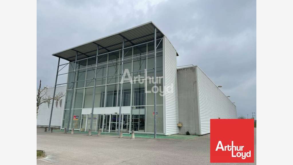 Vente local commercial 2054m² à Pompaire