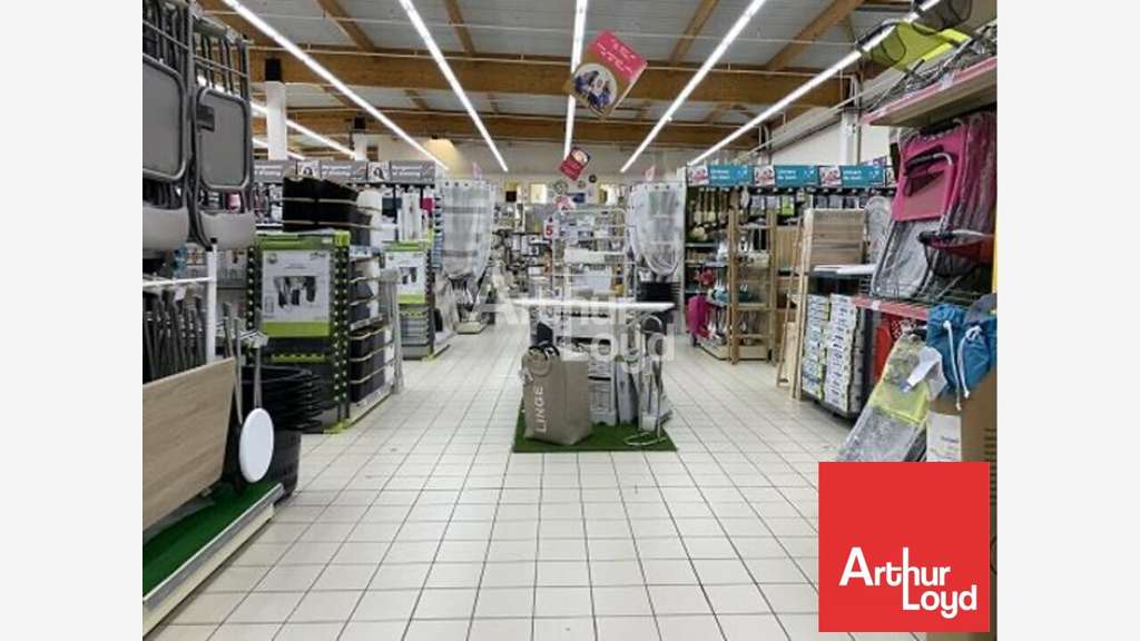 Vente local commercial 2054m² à Pompaire