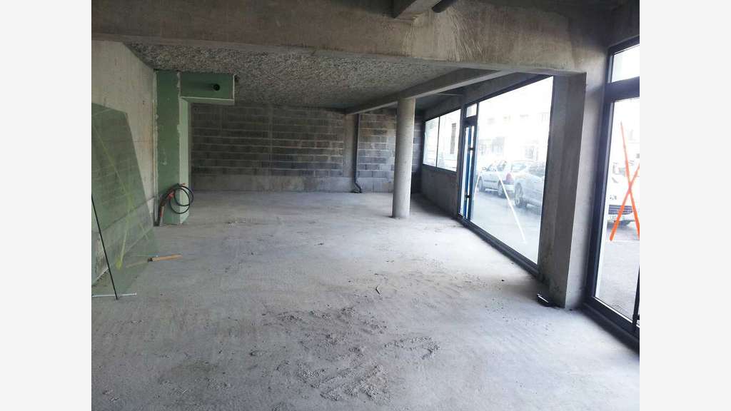 AV local commercial 134m² sur boulevard ç Agen