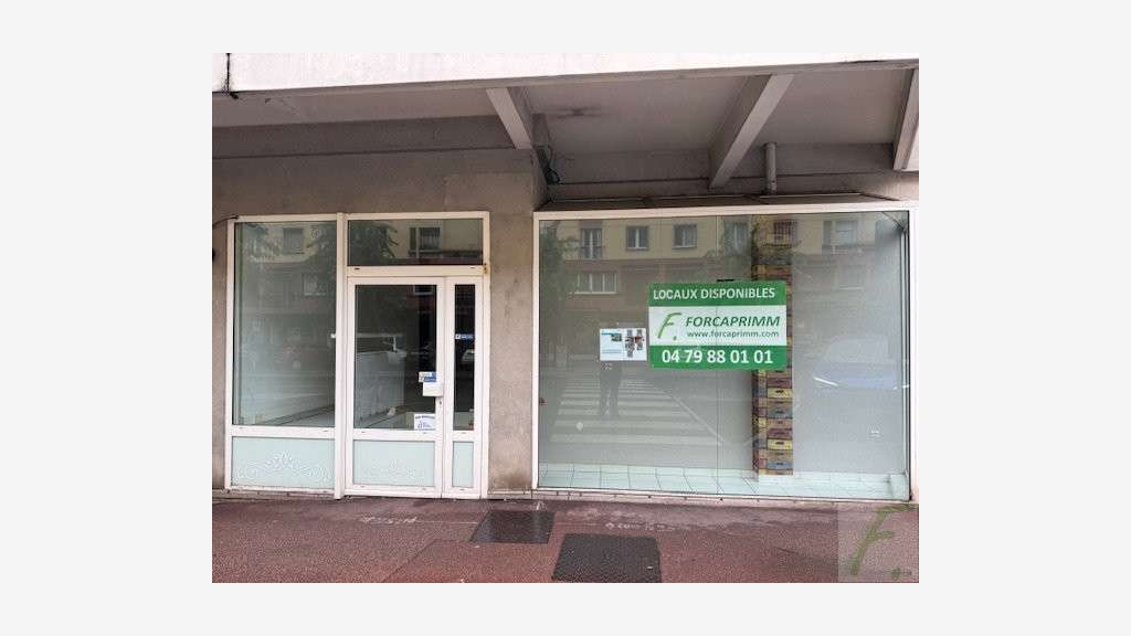 Local avec deux vitrines à Aix-les-Bains