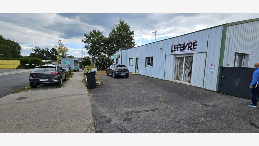 A vendre local commercial et entrepôt ZA Arradon