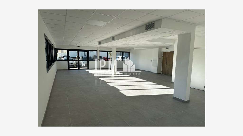 A vendre local 175m² entrée ZA de Napollon Aubagne