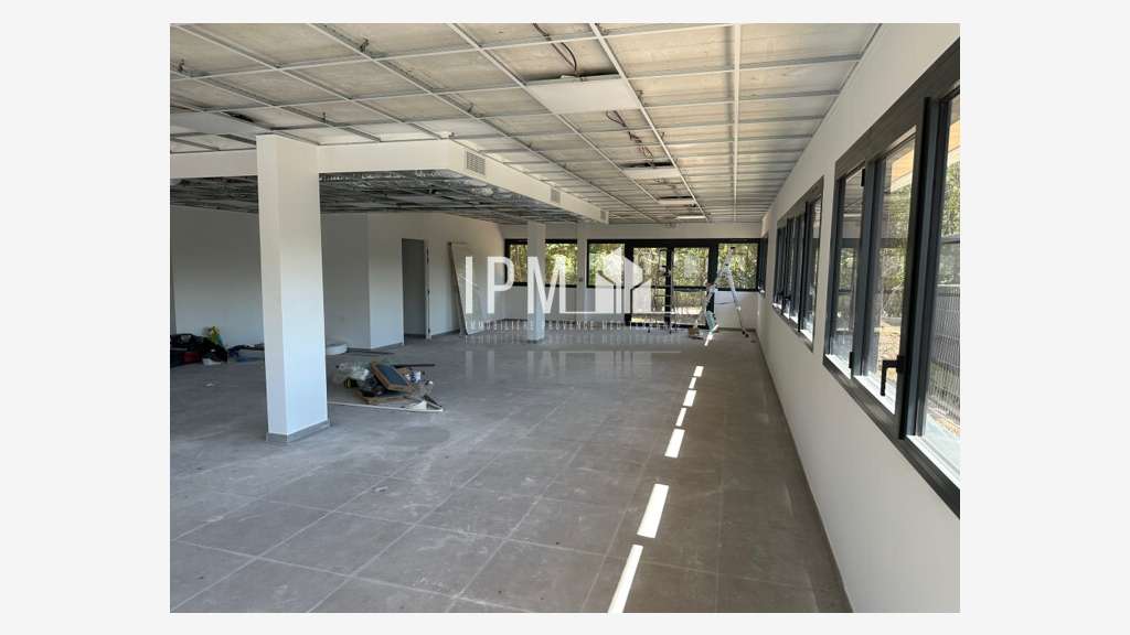 A vendre local 175m² entrée ZA de Napollon Aubagne