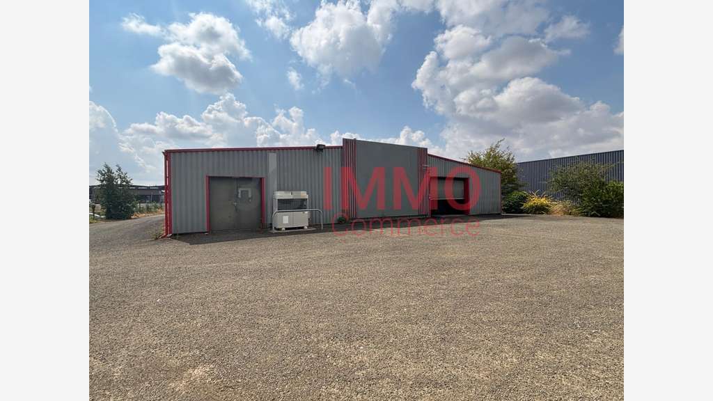 Vente local commercial 500m² à Azay-le-Brûlé