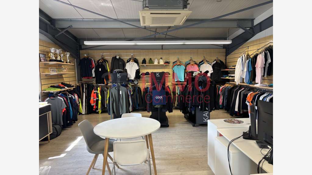 Vente local commercial 500m² à Azay-le-Brûlé
