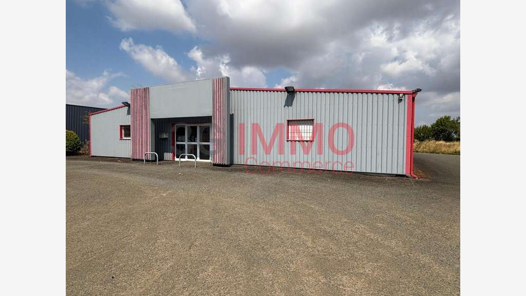 Vente local commercial 500m² à Azay-le-Brûlé