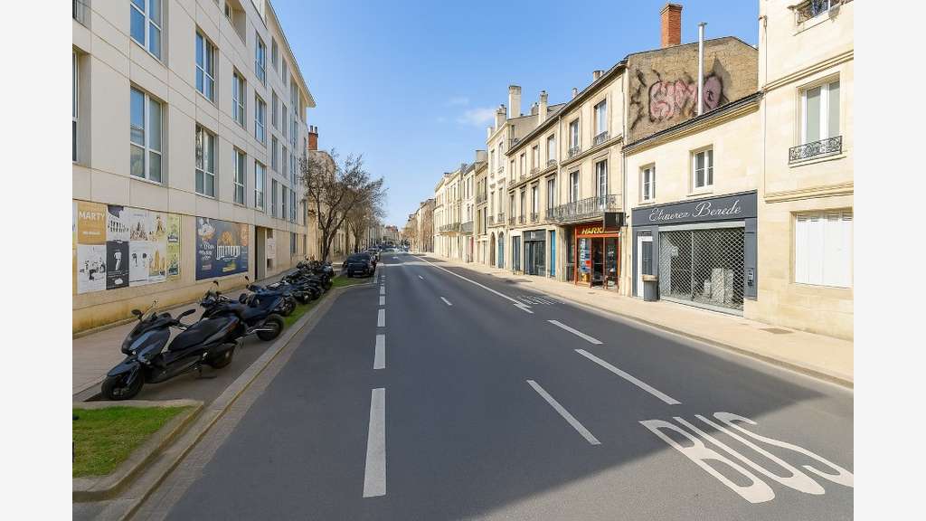 Local commercial 180m² à vendre à Bordeaux