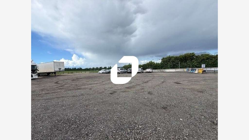 Vente Local commercial 1700m² Ableiges