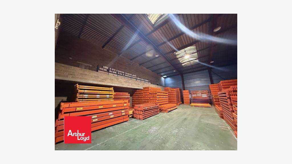 A vendre espace logistique et bureaux 3050m² Ablis