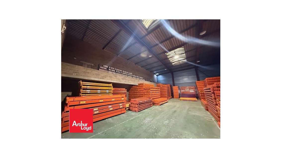 A vendre espace logistique et bureaux 3050m² Ablis