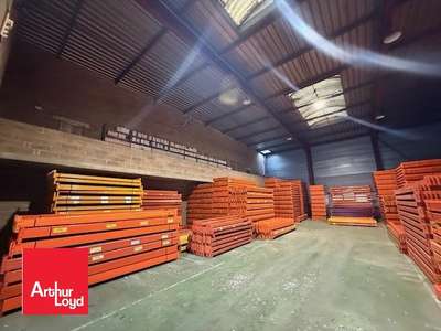 A vendre espace logistique et bureaux 3050m² Ablis