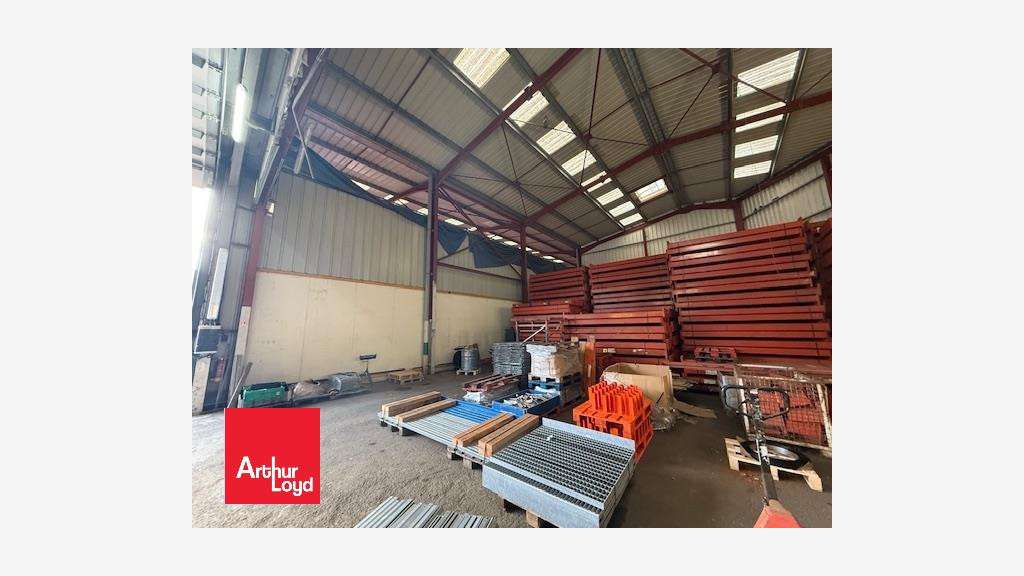 A vendre espace logistique et bureaux 3050m² Ablis